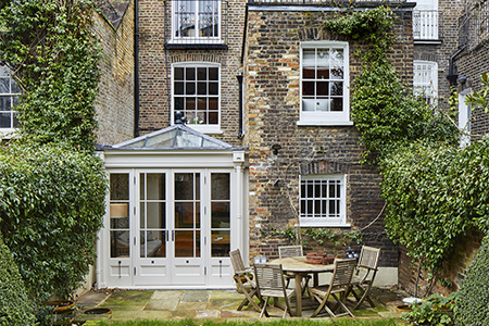Elegant townhouse orangery designed to maximise space