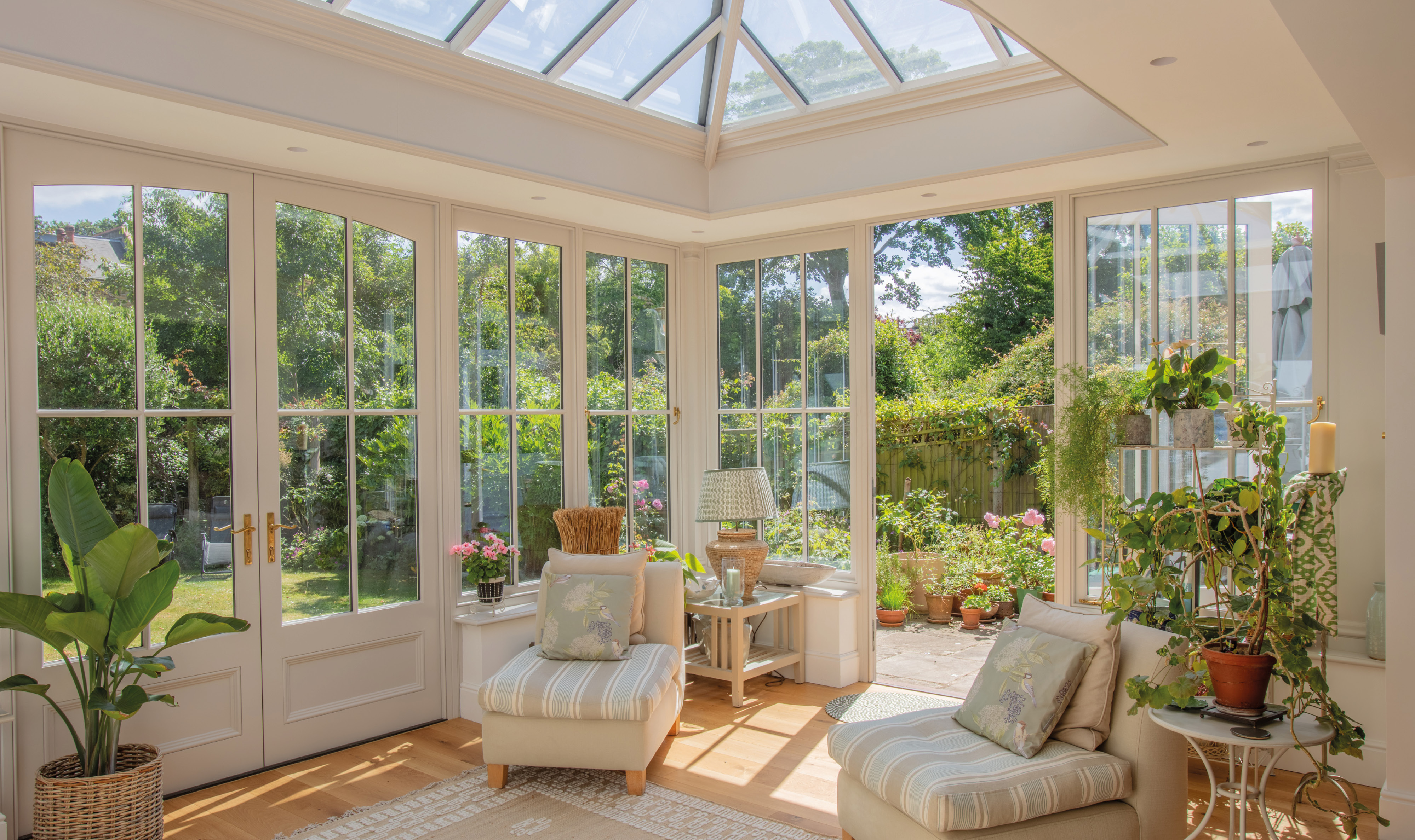 Beautiful light kitchen orangery