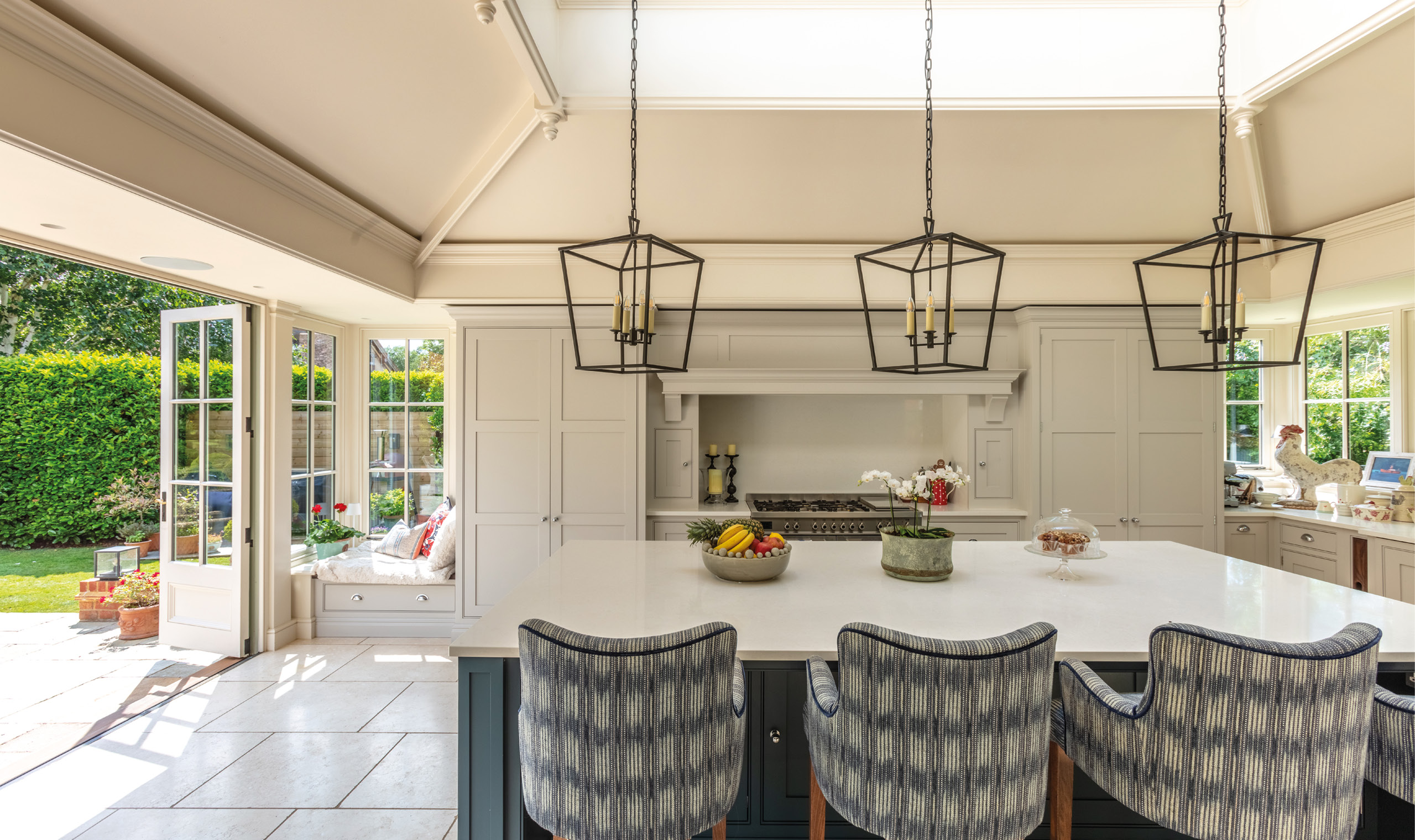 Beautiful light kitchen orangery