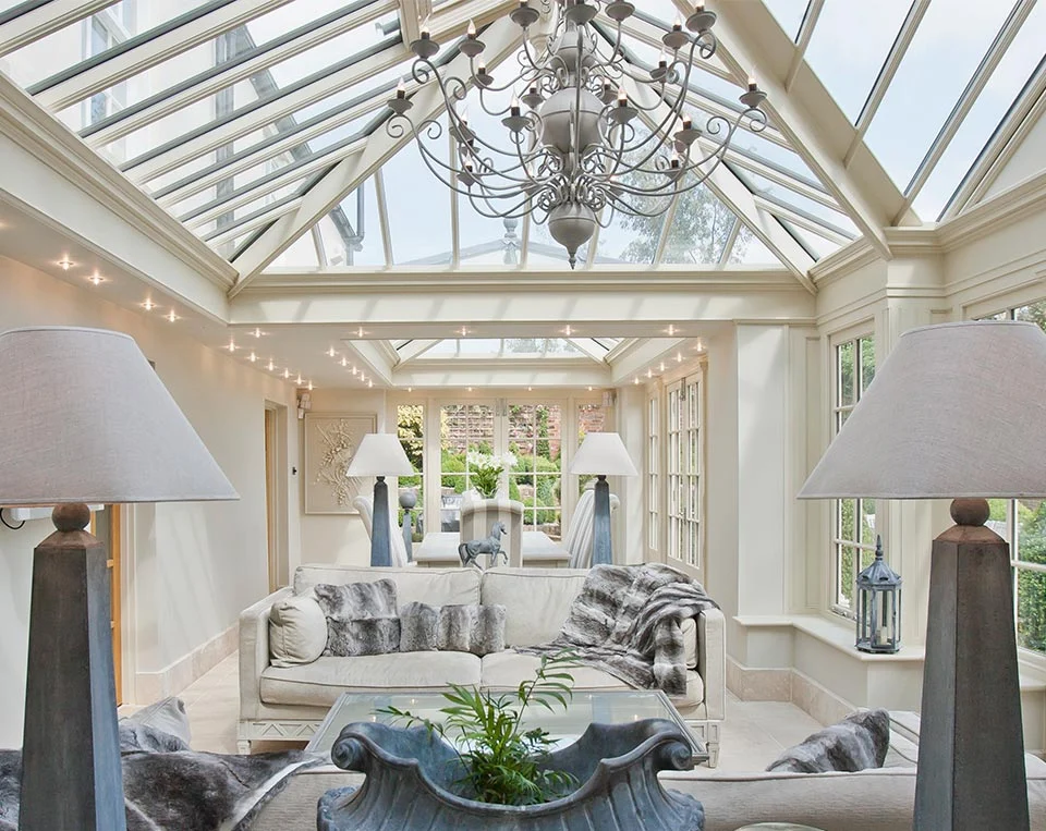 Example of multiple sources of lighting in a conservatory